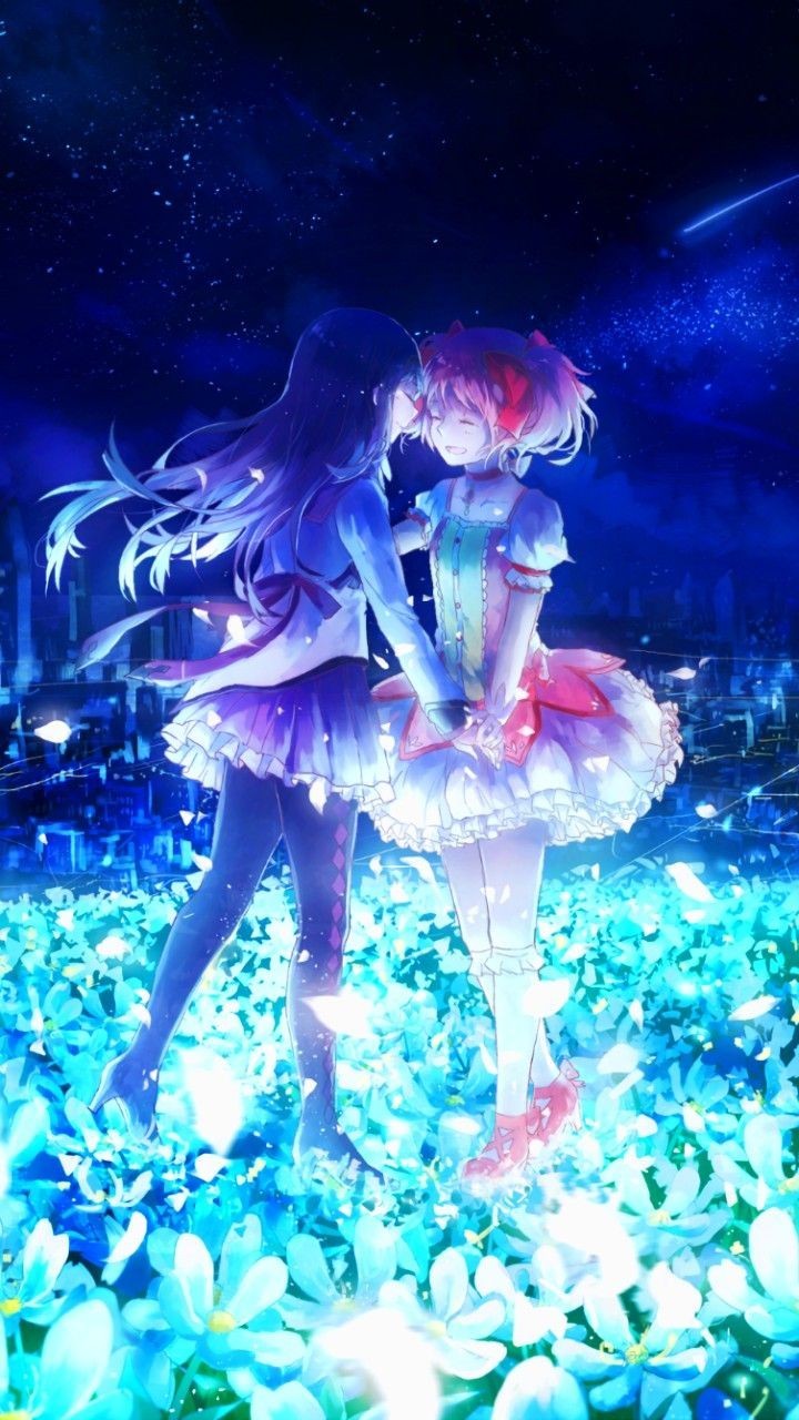 Madoka Kaname holding soul gem in magical dress