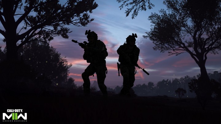 Two silhouetted soldiers Call of Duty Modern Warfare II