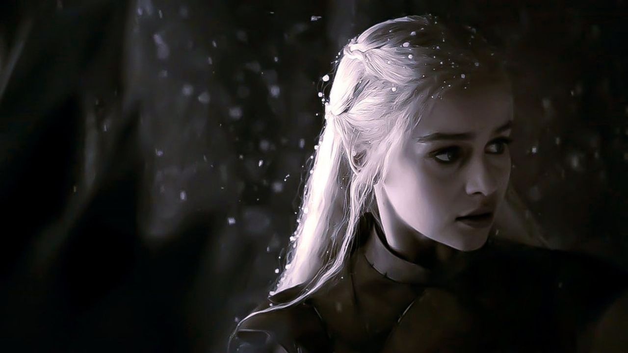Daenerys Targaryen with white hair