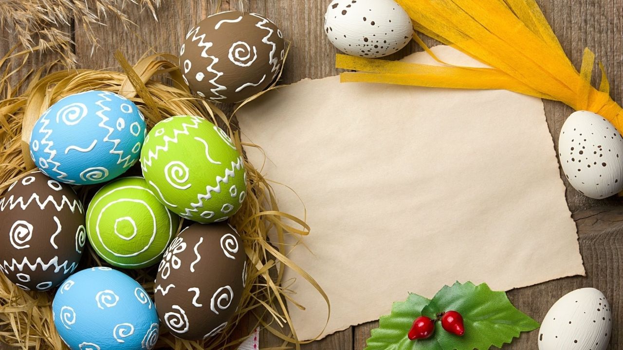 Decorated Easter eggs with a blank card