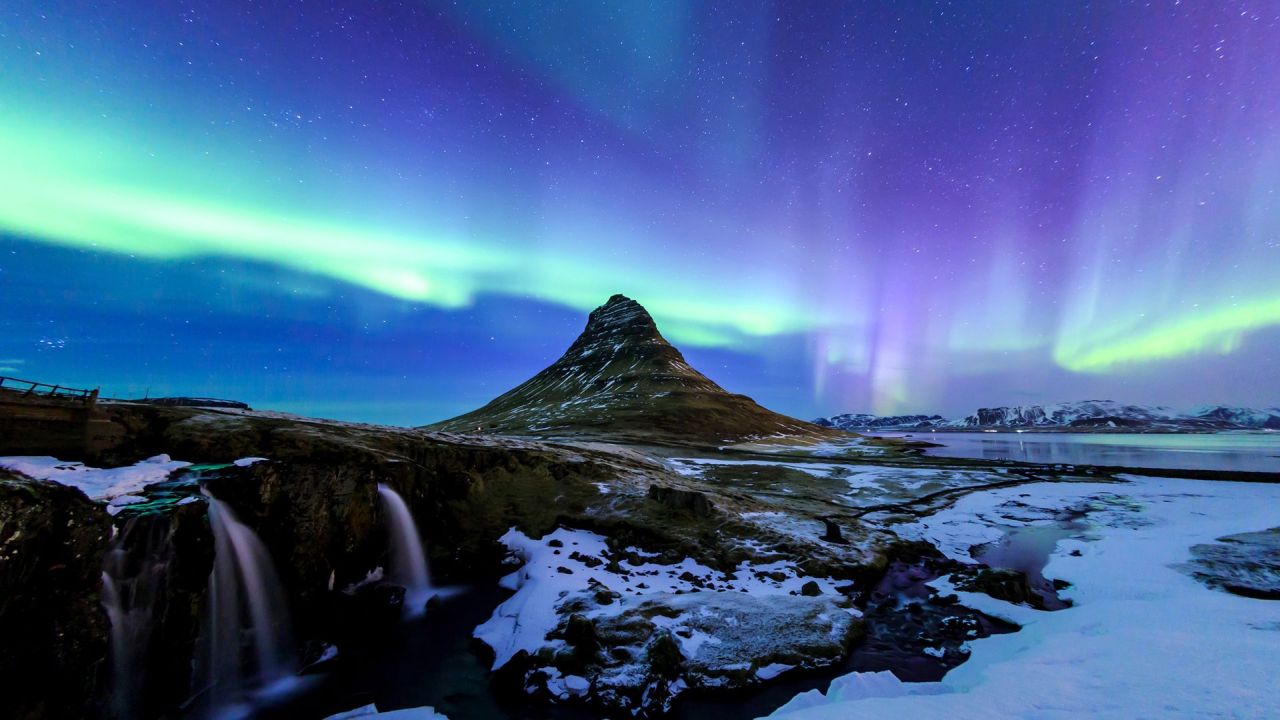Kirkjufell mountain with aurora borealis