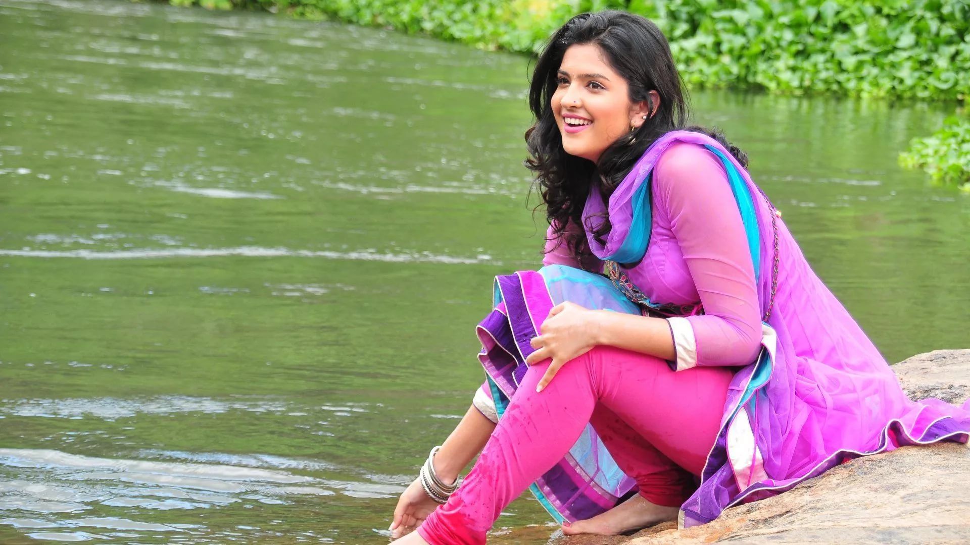 South Actress Hot Wallpapers - Wallpaperboat