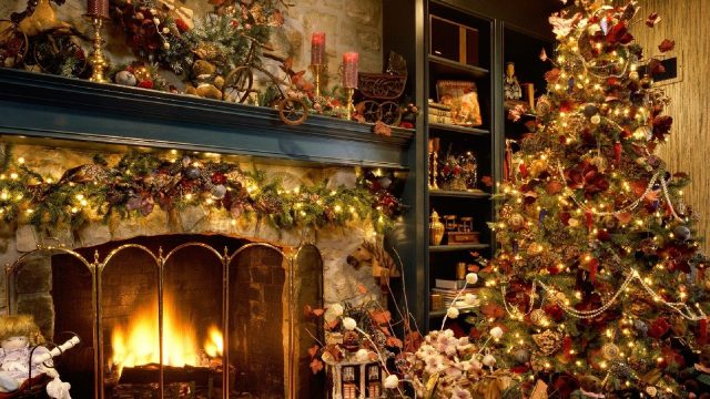 36 Christmas Fireplace Comfort Wallpapers - Wallpaperboat
