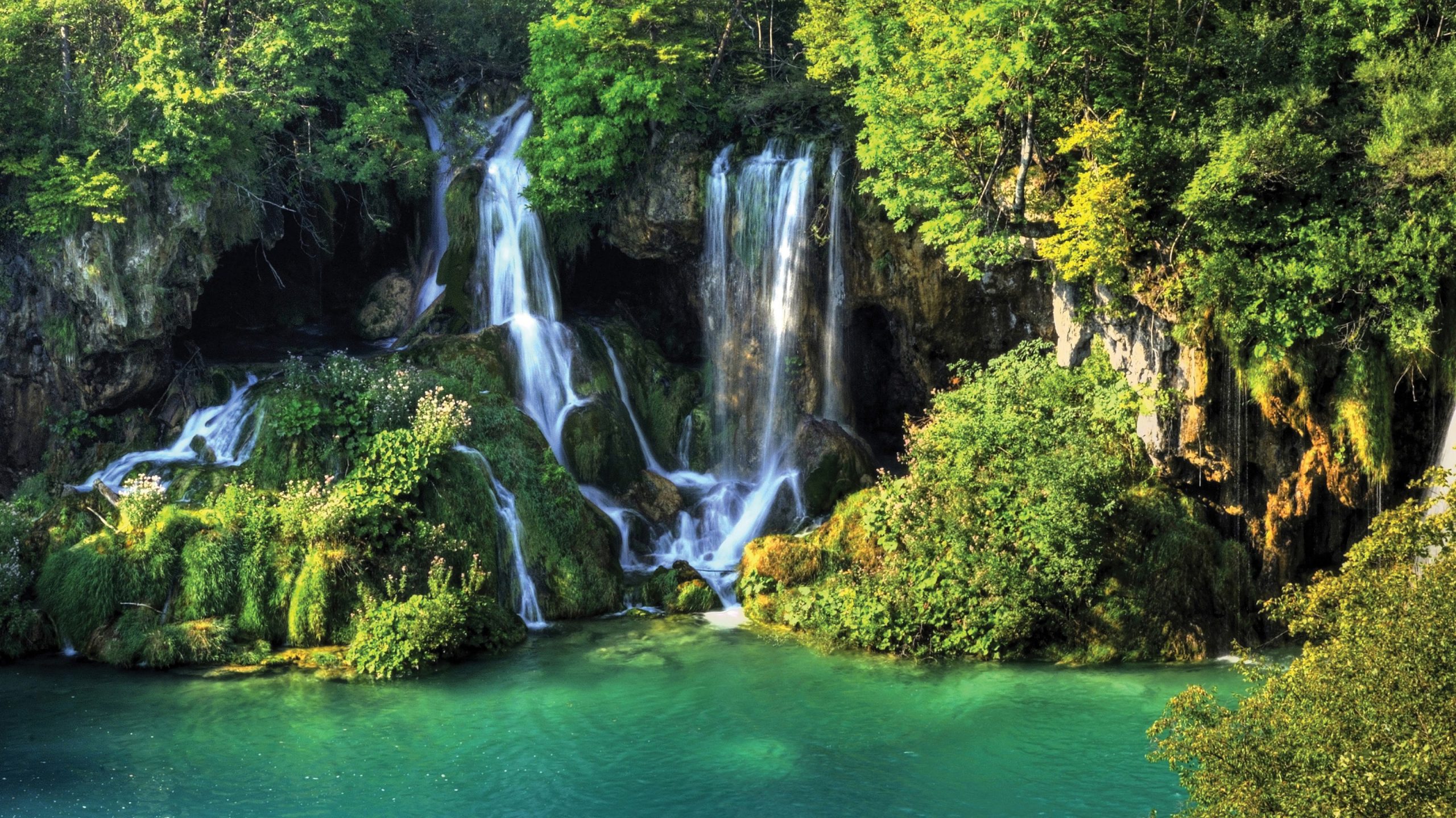 Waterfall desktop image