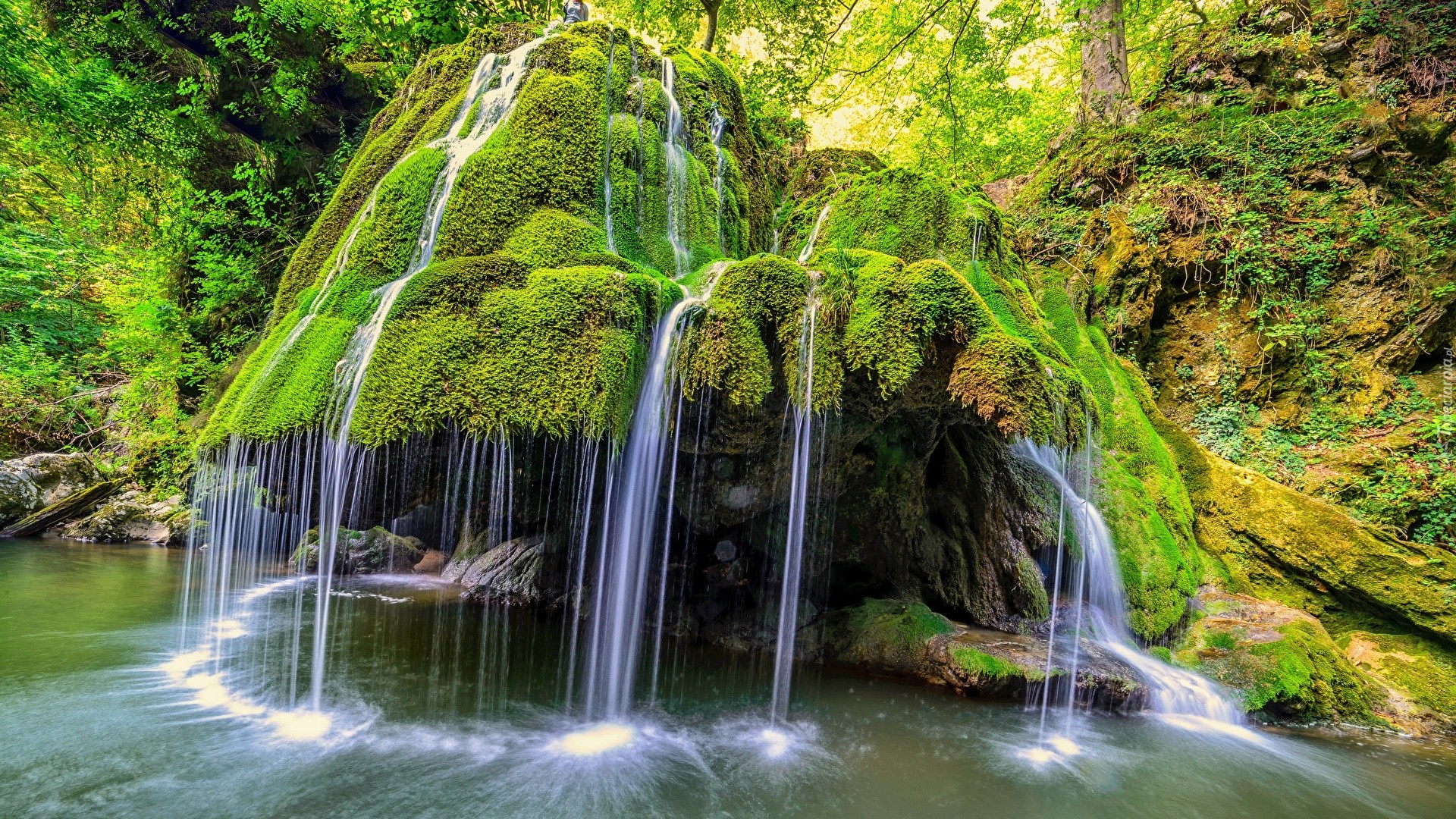 Waterfall 1080p background