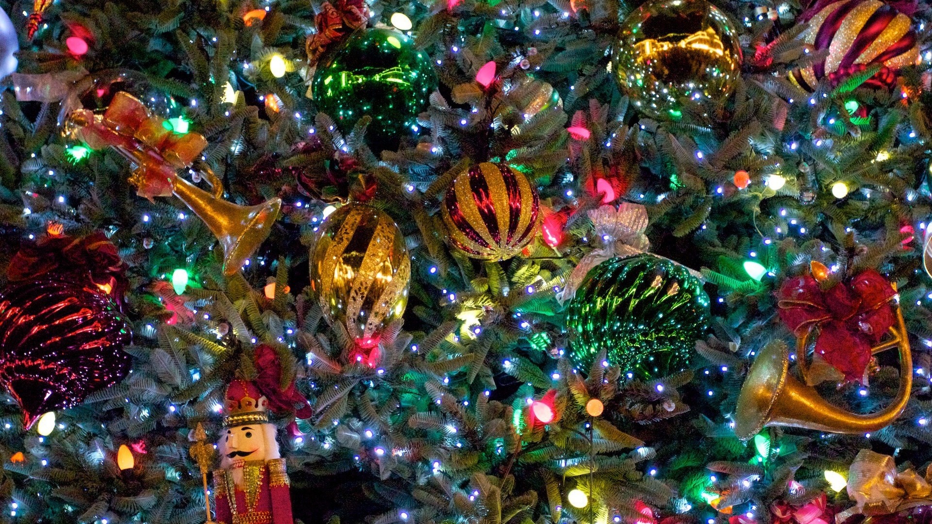 Christmas Tree PC Wallpaper HD