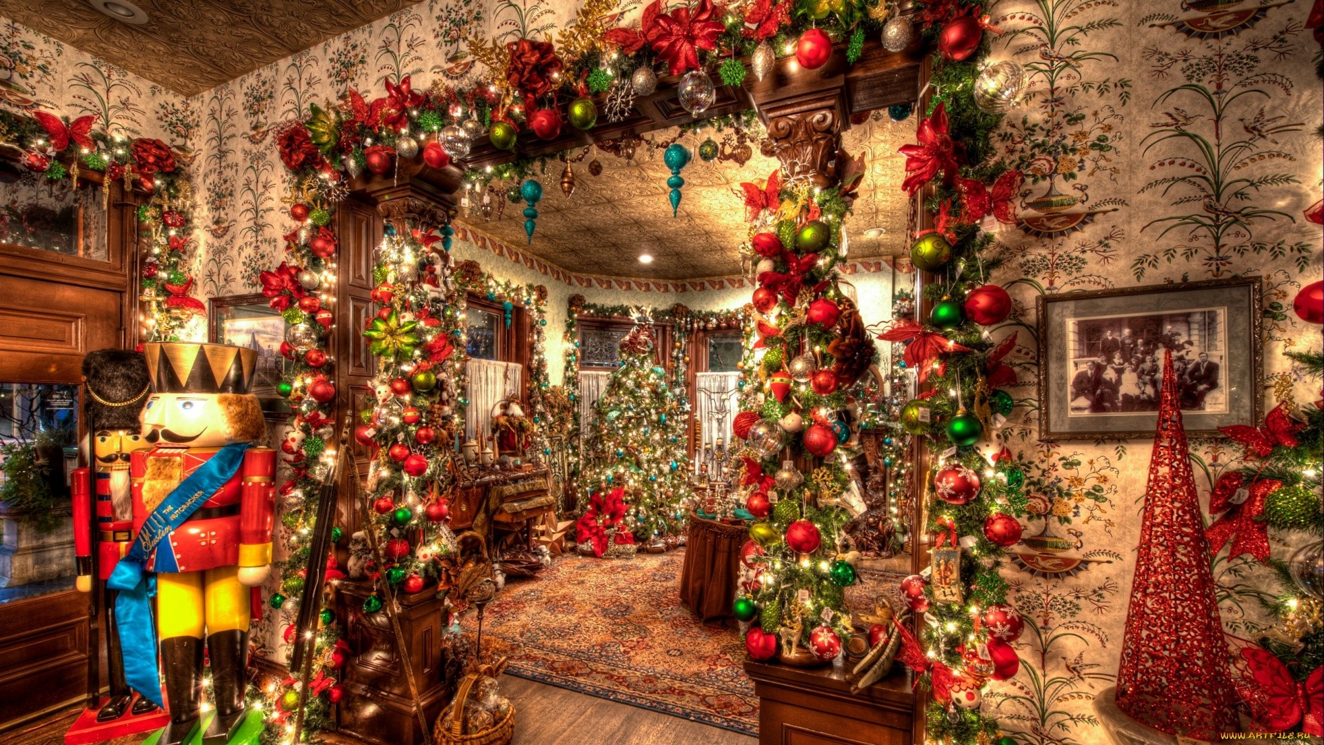 Christmas Tree Desktop wallpaper
