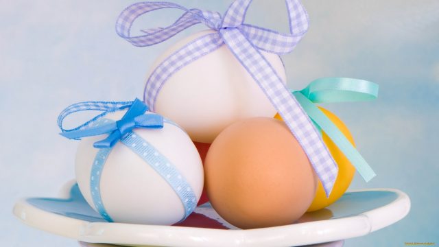 Easter Eggs With Ribbon Wallpaper theme