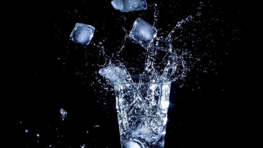 22 Ice in a Glass Wallpapers - Wallpaperboat